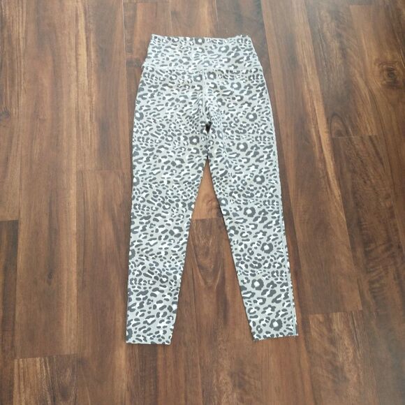 Aerie grey leopard leggings large - Picture 3 of 3